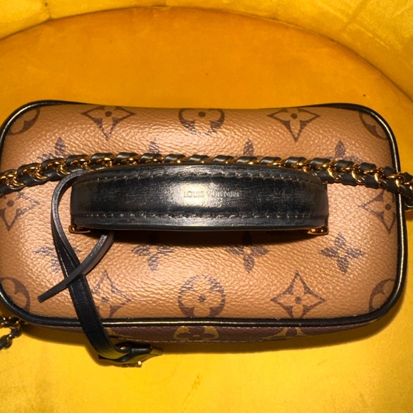 Louis Vuitton Bucket - Picture 5 of 14